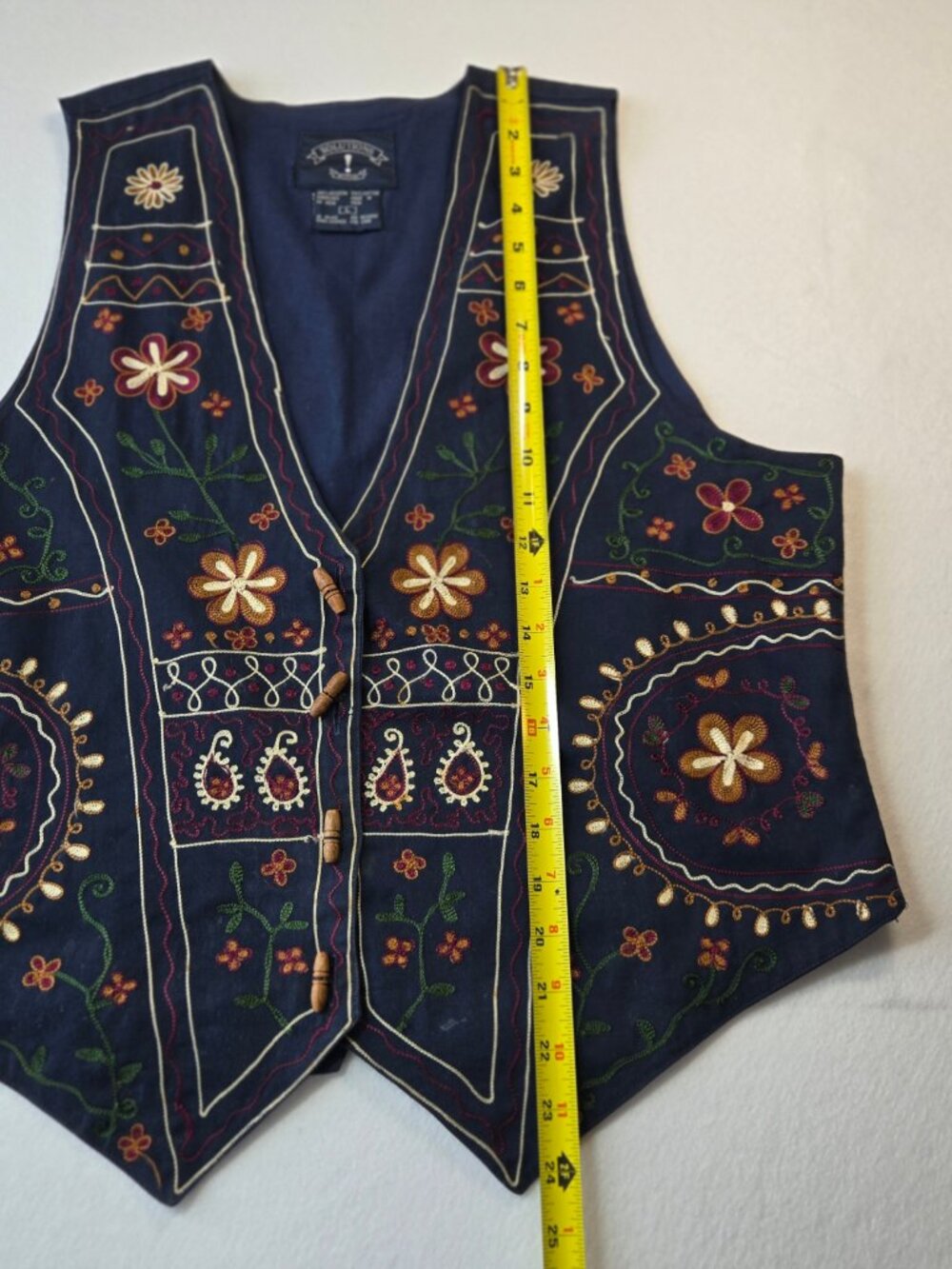 Vintage Southern Lady Embroidered floral vest - Picture 8 of 9
